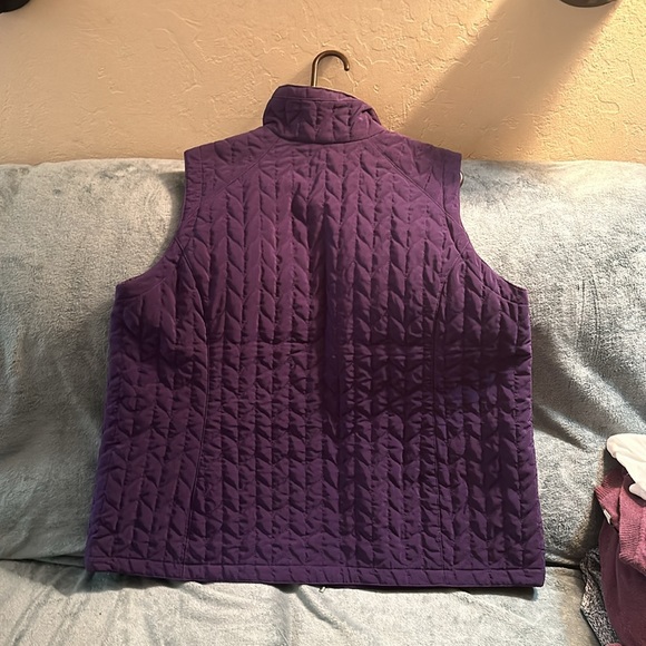 Avenue size 18/20 purple quilted vest zippered with zip pockets silver interior - Picture 5 of 5